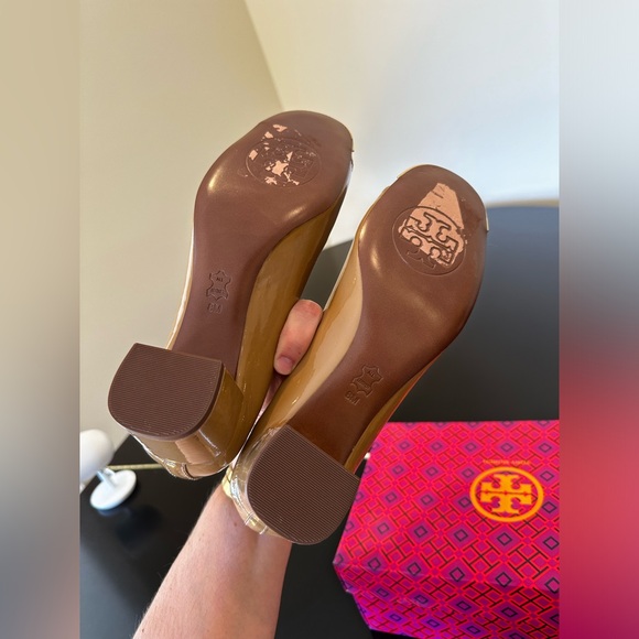 NWT Authentic Luxury Minimalist Tory Burch Patent Leather Pump/Shoes - Picture 10 of 17
